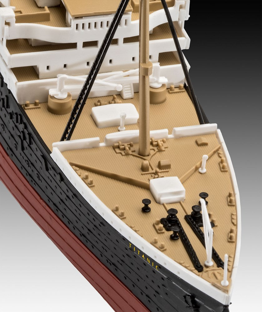 Revell 5599  1/600 Titanic With 3D Puzzle Of Iceberg (8278304227565)