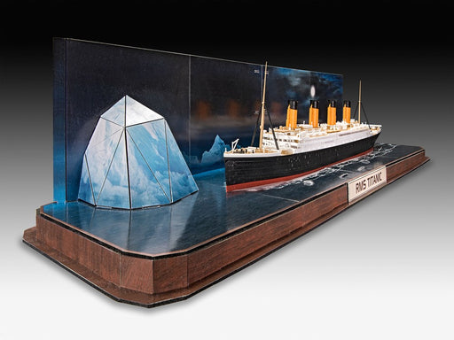 Revell 5599  1/600 Titanic With 3D Puzzle Of Iceberg (8278304227565)