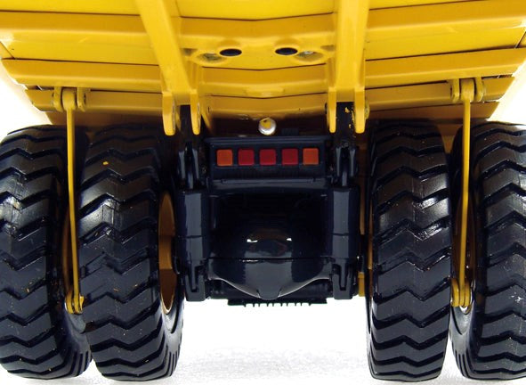 Universal Hobbies UH-8009 1/50 Komatsu HD605 (8867988996333)