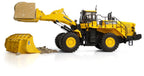 Universal Hobbies Komatsu WA600-8 Stone Handler 1/50 (2)