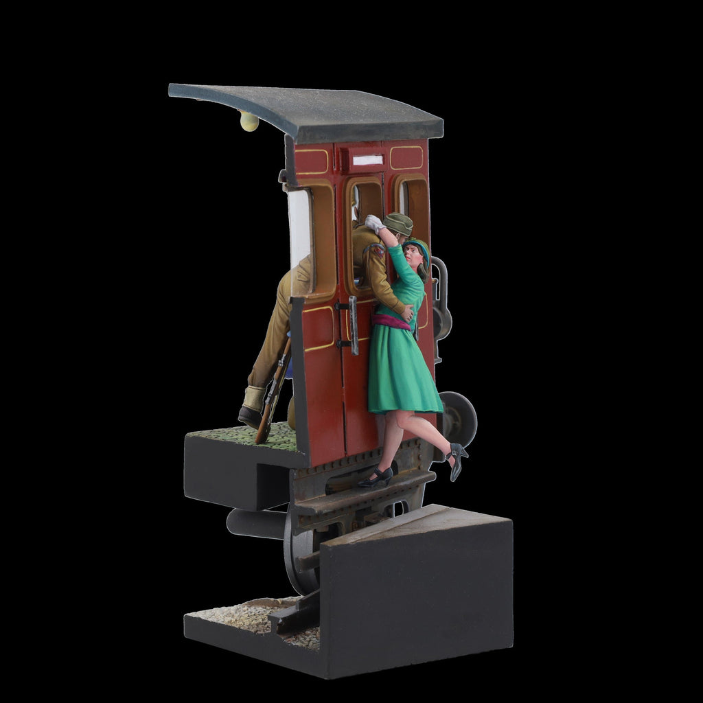 Scale 75 Figures Warfront Alice & Johnny (Charing Cross; 1940) (36)