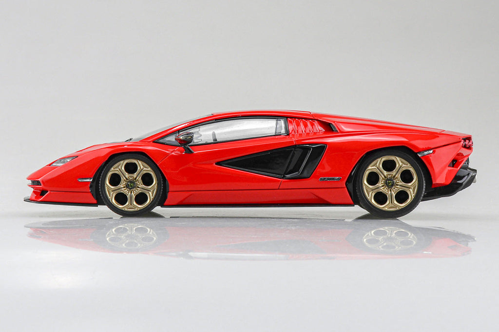 Aoshima 1/32 SNAP LAMBORGHINI Countach LPI 800-4 (Red) (4)