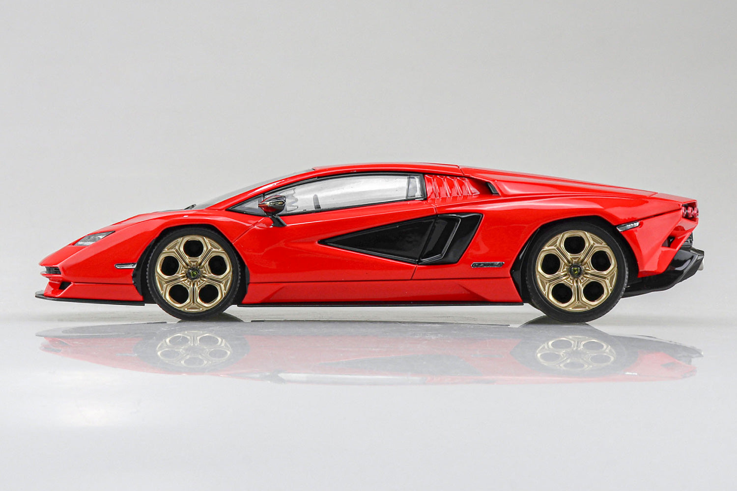 Aoshima 1/32 SNAP LAMBORGHINI Countach LPI 800-4 (Red) (4)