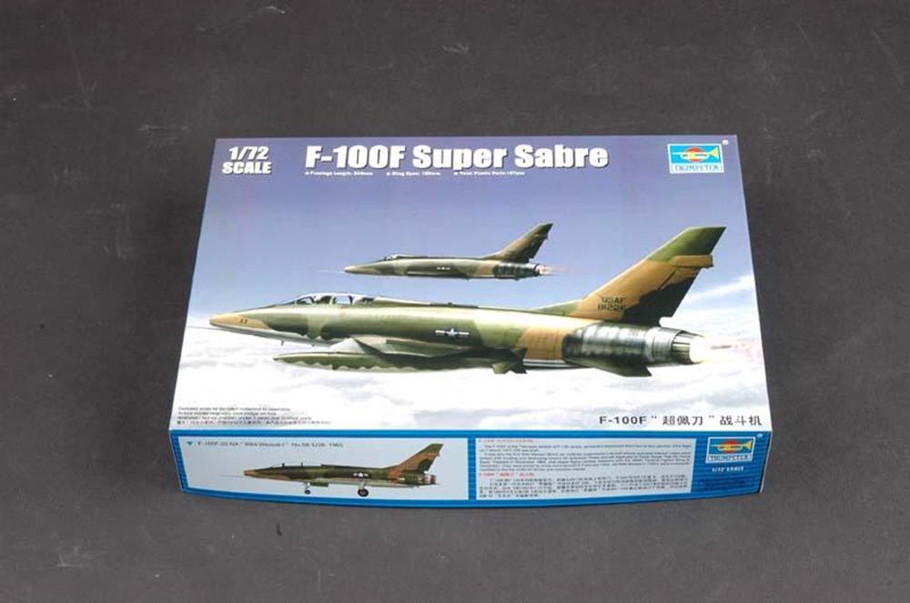 Trumpeter 01649 1/72 F-100D Super Sabre (8948586414317)