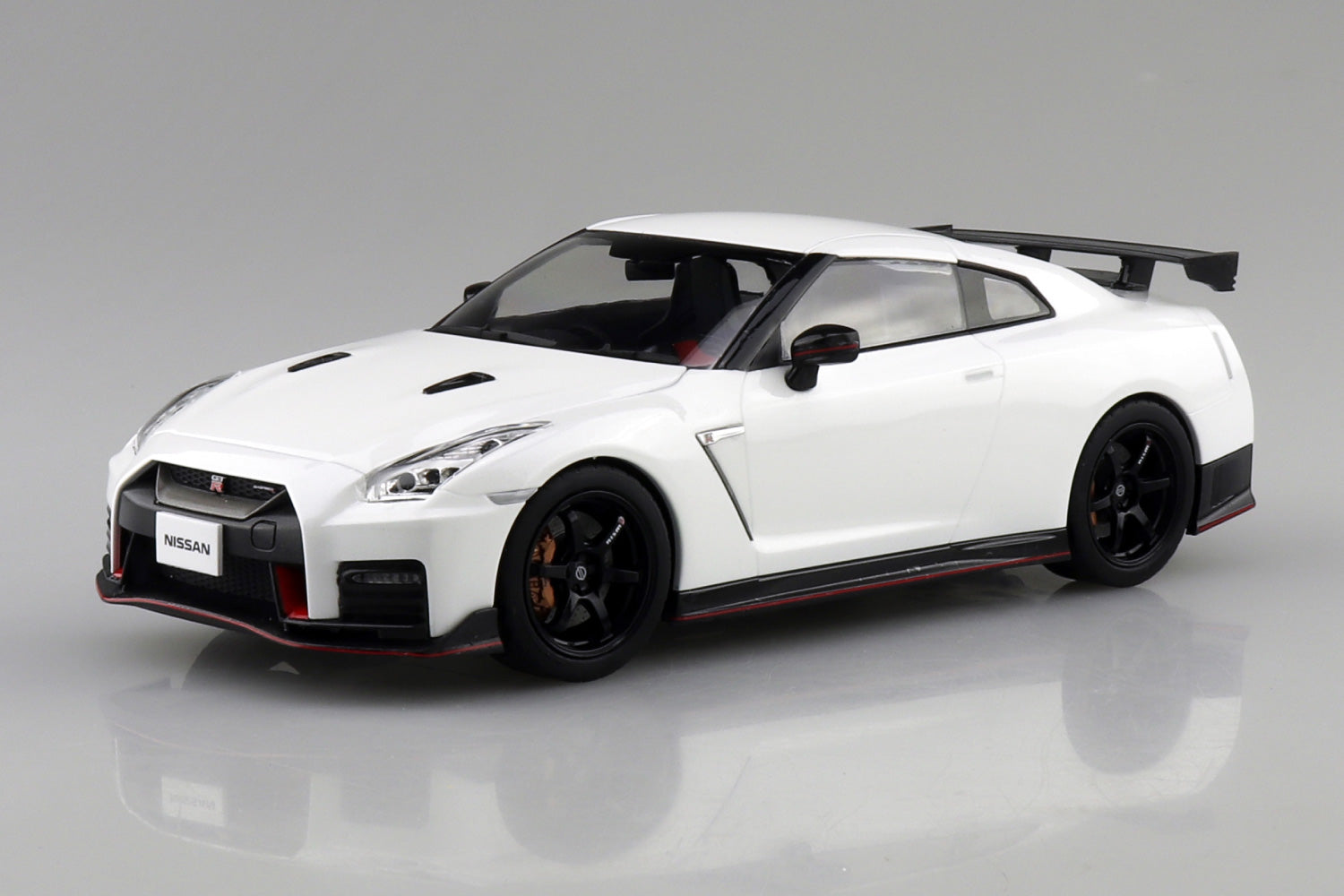 Aoshima 1/24 SNAP R35 NISSAN GT-R Nismo 2017 Brilliant White Pearl (2)