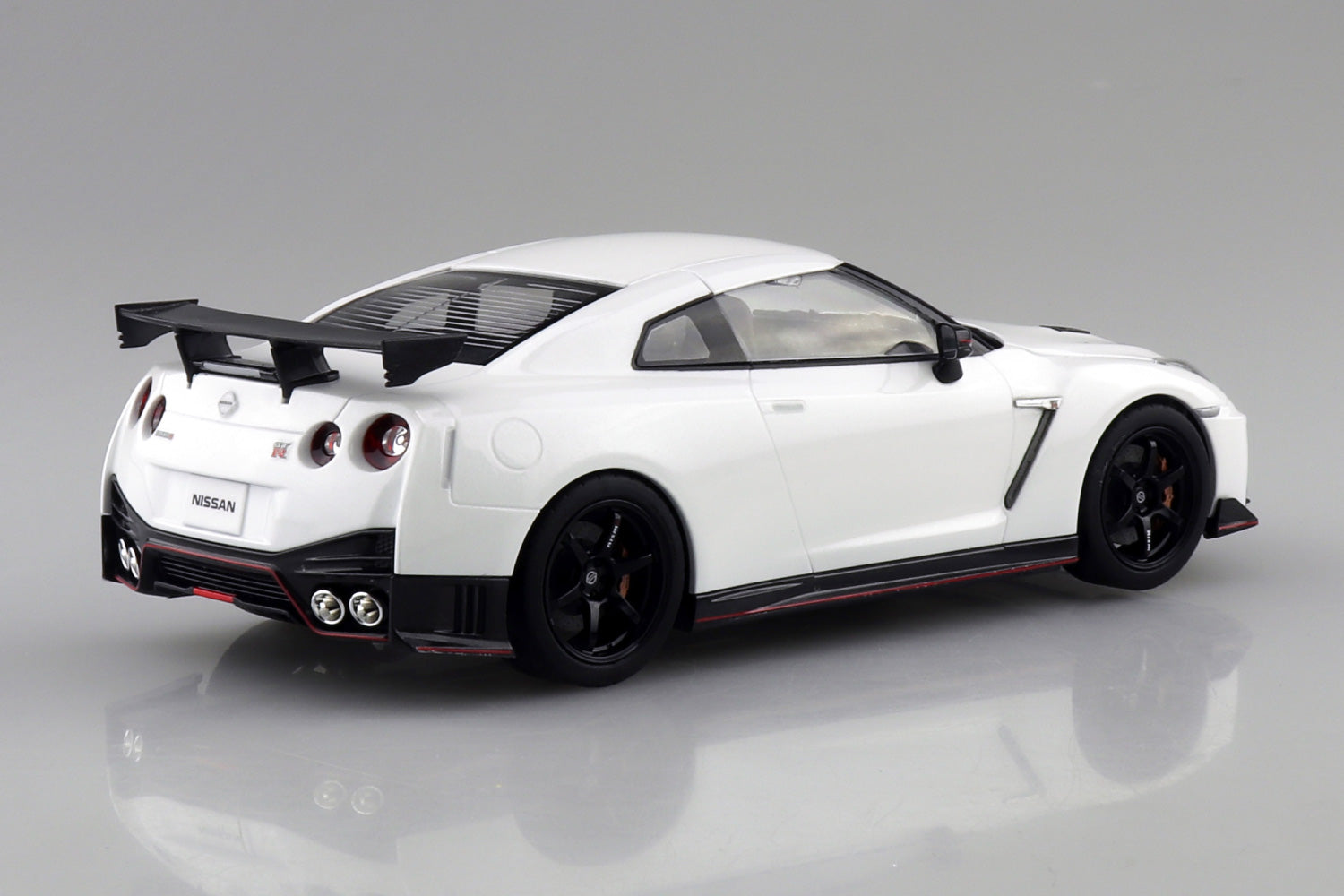 Aoshima 1/24 SNAP R35 NISSAN GT-R Nismo 2017 Brilliant White Pearl (3)