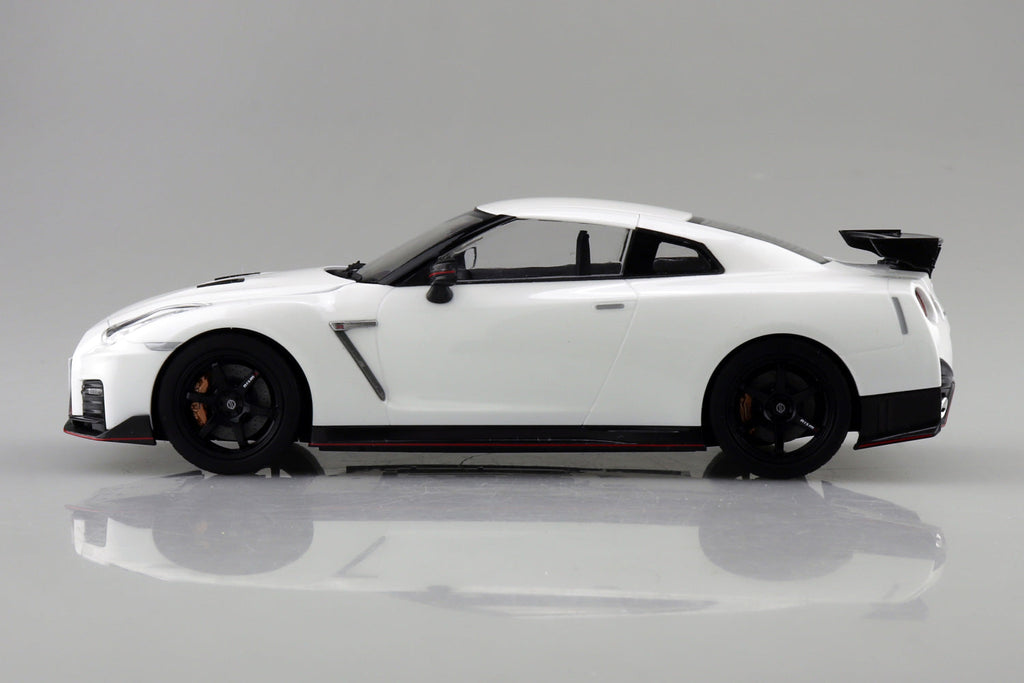 Aoshima 1/24 SNAP R35 NISSAN GT-R Nismo 2017 Brilliant White Pearl (4)