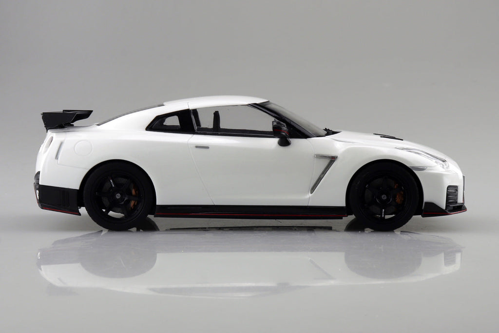 Aoshima 1/24 SNAP R35 NISSAN GT-R Nismo 2017 Brilliant White Pearl (5)