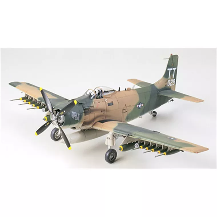 Tamiya 61073 1/48 US SKYRAIDER A1-J. (8195283452141)