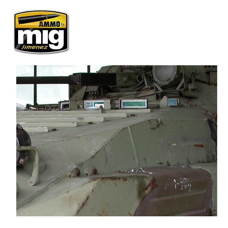 AMMO by Mig Jimenez A.MIG-0096 CRYSTAL GREEN PERISCOPE  (AND TAIL LIGHT ON) (1885155295281)