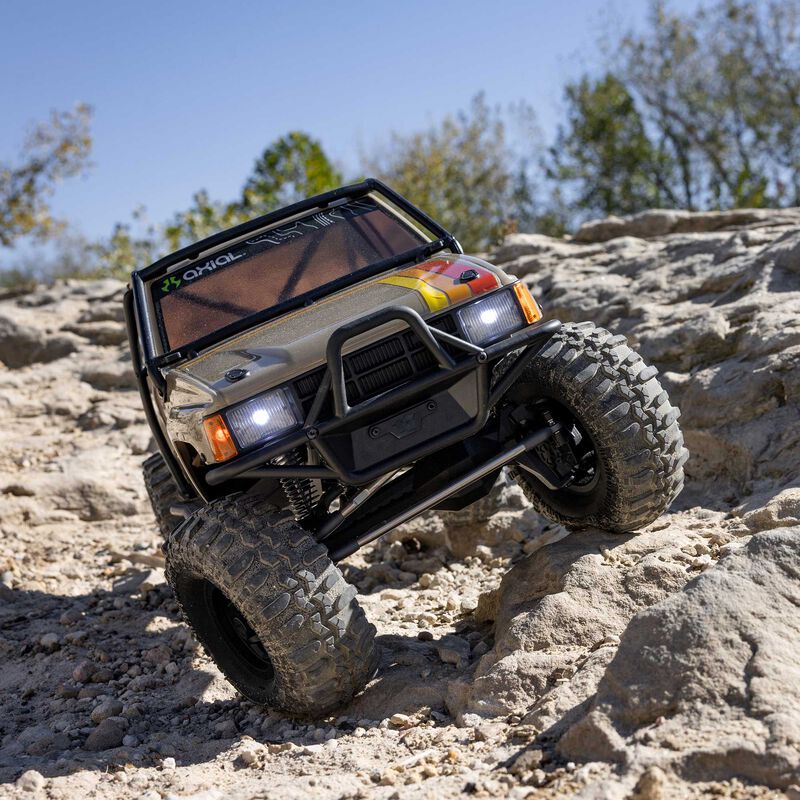 Axial SCX10 III 1987 Toyota SR5 4WD Ready to Run Brushed RC Crawler 1/10 Scale (35)