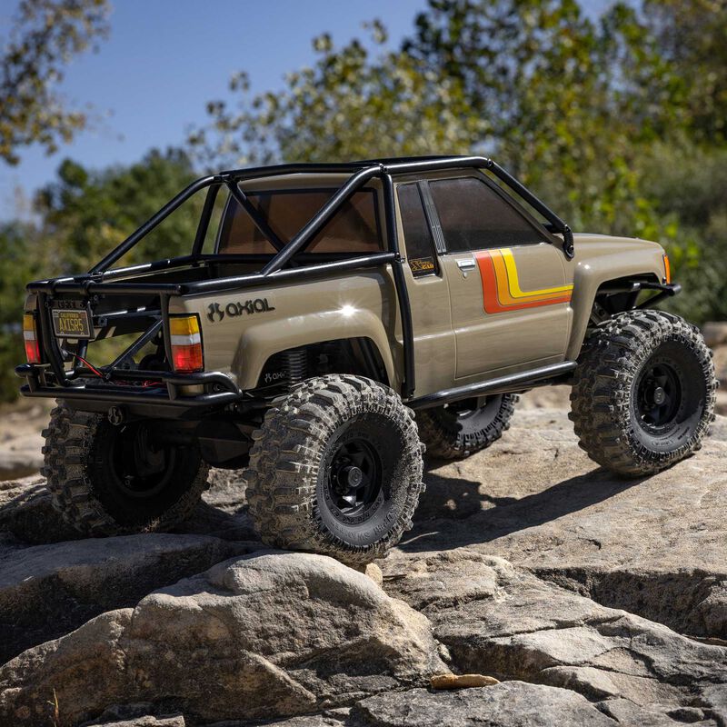 Axial SCX10 III 1987 Toyota SR5 4WD Ready to Run Brushed RC Crawler 1/10 Scale (31)