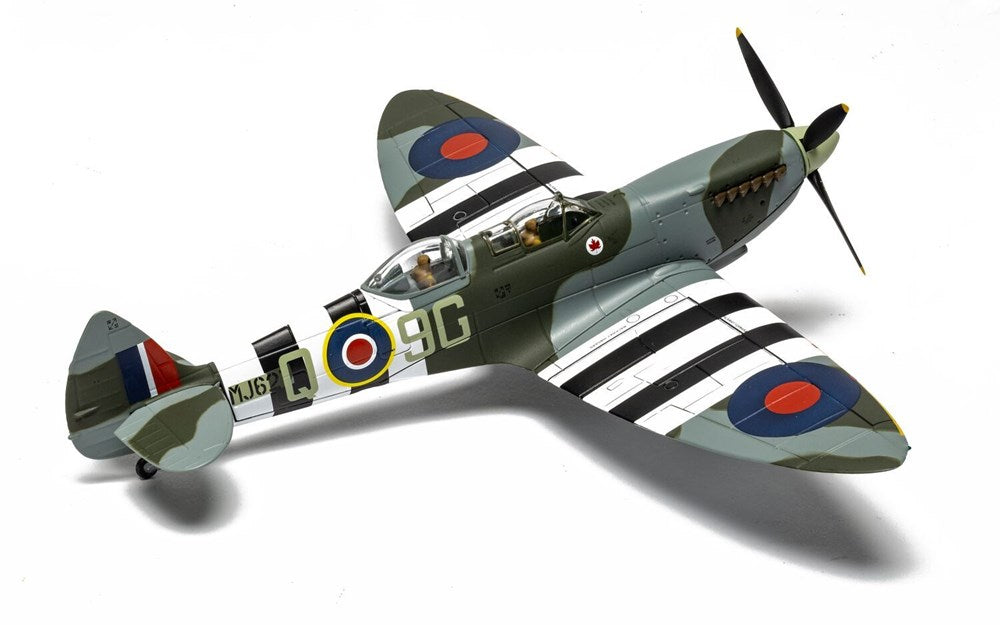 Corgi 1/72 Spitfire T.9 (MJ627) (2)