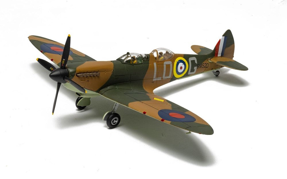 Corgi 1/72 Spitfire T.9 (SM520) (2)
