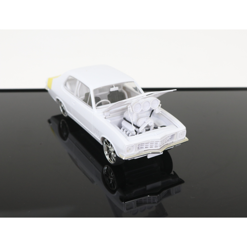 Diecast Distributors Australia DDA-626K 1/24 Holden Evil LJ Torana Plastic Kitset