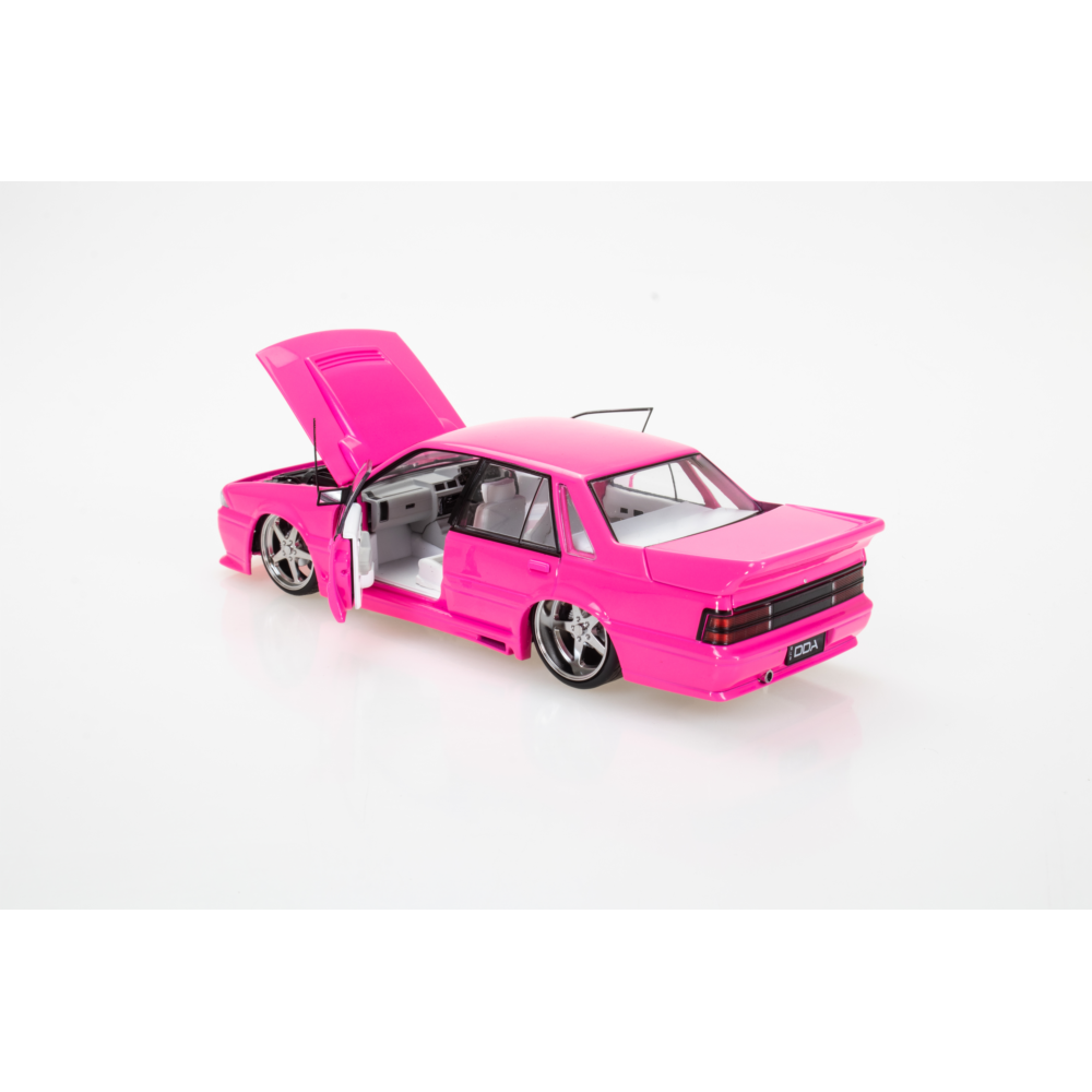 Diecast Distributors Australia DDA-704 1/24 Holden Walkinshaw VL Calais Custom