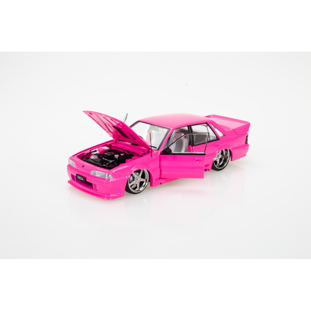 Diecast Distributors Australia DDA-704 1/24 Holden Walkinshaw VL Calais Custom
