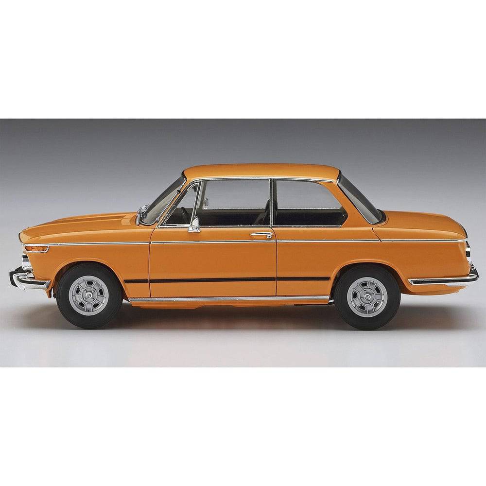 Hasegawa 1/24 BMW 2002 tii (4)