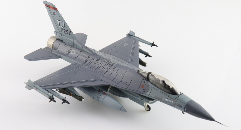 Hobby Master 1/72 Lockheed F-16C OprtnDsrtS