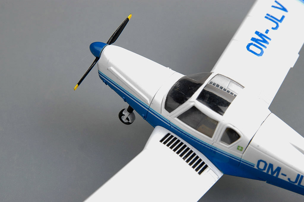 Hobby Boss 80231 1/72 ZLIN Z-42M (9120462799085)