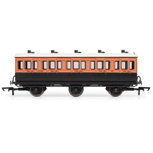 Hornby R40291 LSWR 6WC 3rd Cl. 821 (8324808245485)