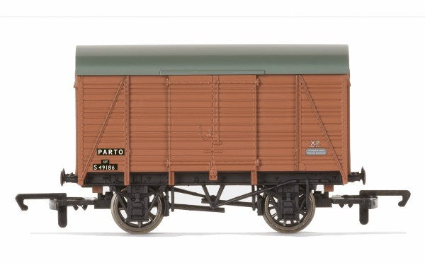 Hornby R60102 BR Twin Vent Van S49186 (8324809359597)