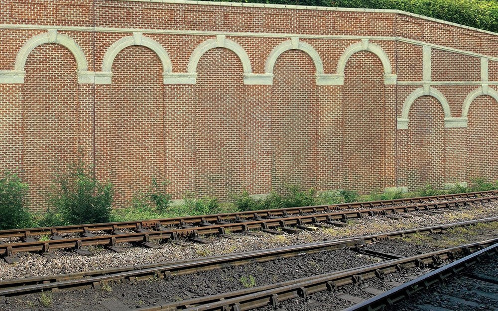 Hornby R7372 High Level Arched Retaining Walls x 2 (Red Brick) (8195285385453)