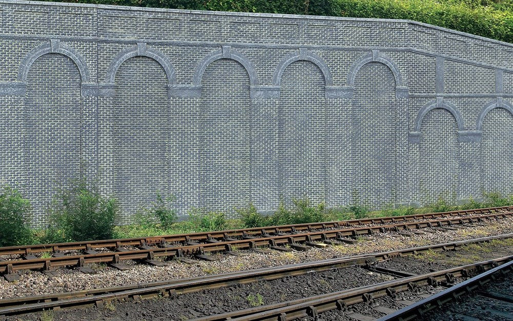 Hornby R7373 High Level Arched Retaining Walls x 2 (Engineers Blue Brick) (8195285418221)