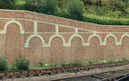 Hornby High Stepped Arched Retaining Walls x 2 (Red Brick) (3)