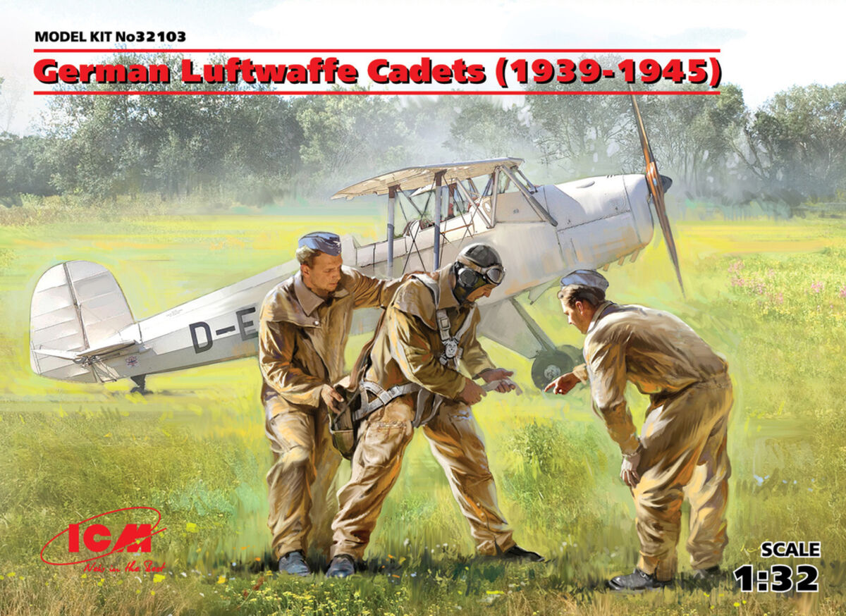 ICM 1/32 German Luftwaffe Cadets (1939-1945) (3 Figures)