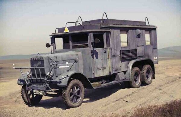 ICM 1/35 Henschel 33 D1 Kfz.72 WWII German Radio