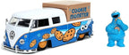 Jada 1/24 1962 Volkswagen Bus w/Cookie Monster Figurine