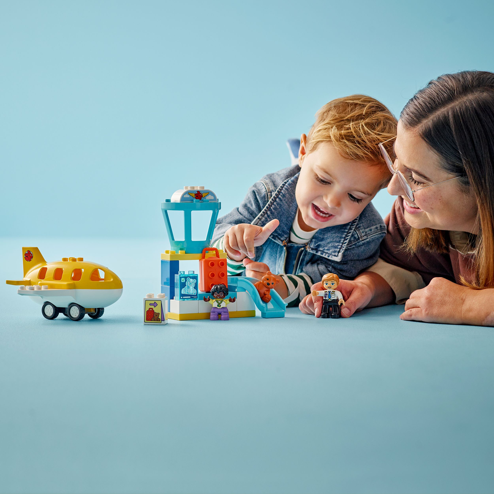 LEGO DUPLO First Time at the Airport 10443 (3)