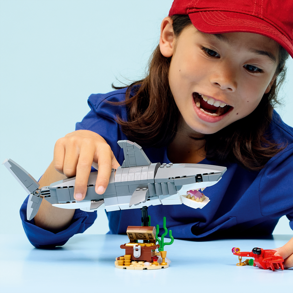 LEGO Creator Nature and Animals Fierce Shark with a Treasure Chest 31381 (3)