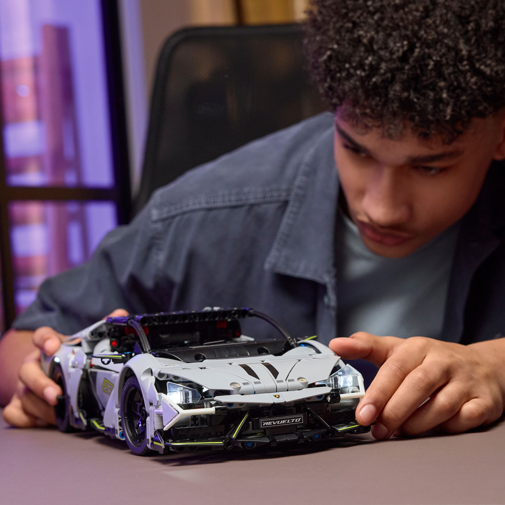 LEGO Technic Lamborghini Revuelto Super Sports Car 42214 (3)