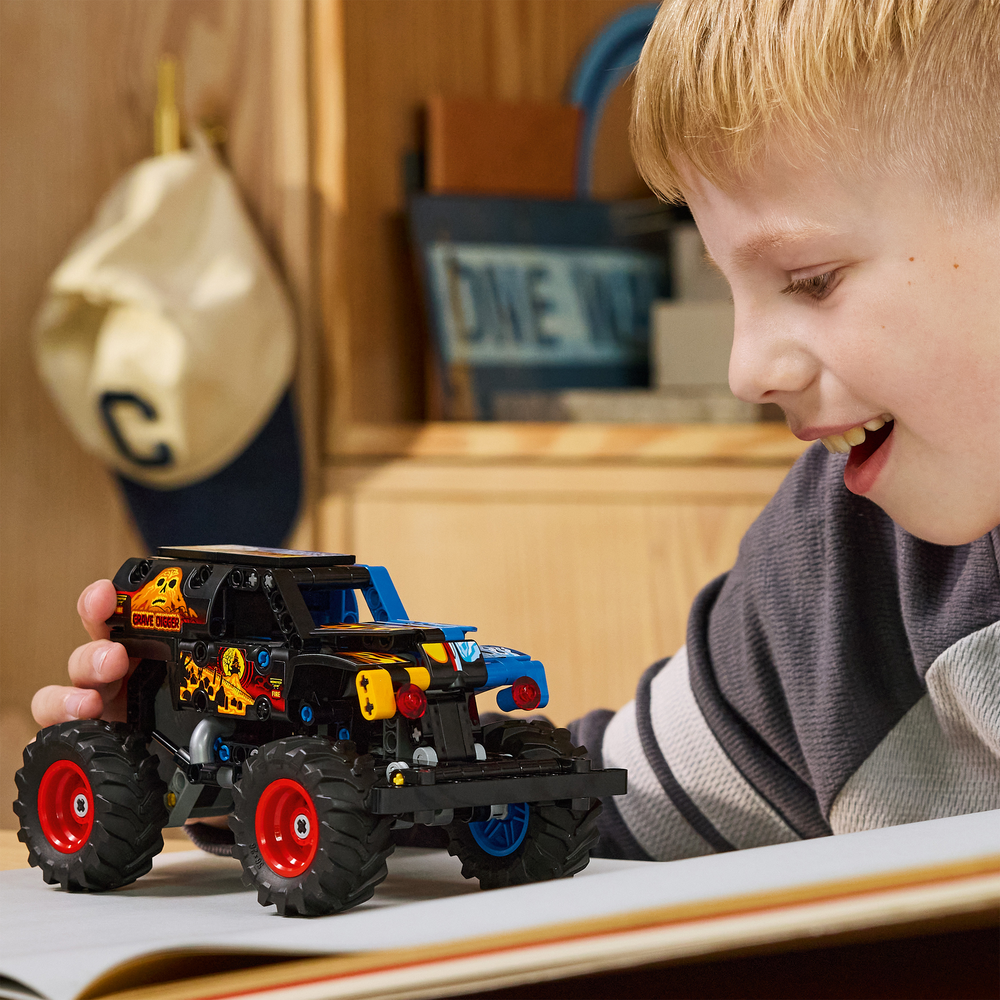 LEGO Technic Technic Monster Jam Grave Digger Fire and Ice 42219 (3)