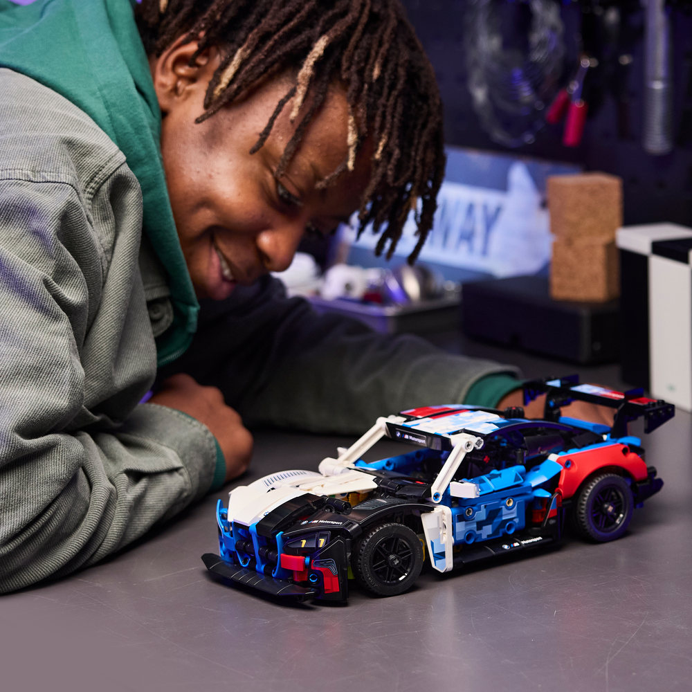 LEGO Technic BMW M4 GT3 EVO Race Car 42226 (3)