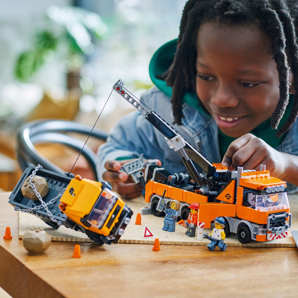 LEGO CITY Heavy-Duty Recovery Tow Truck with Crane 60467 (3)
