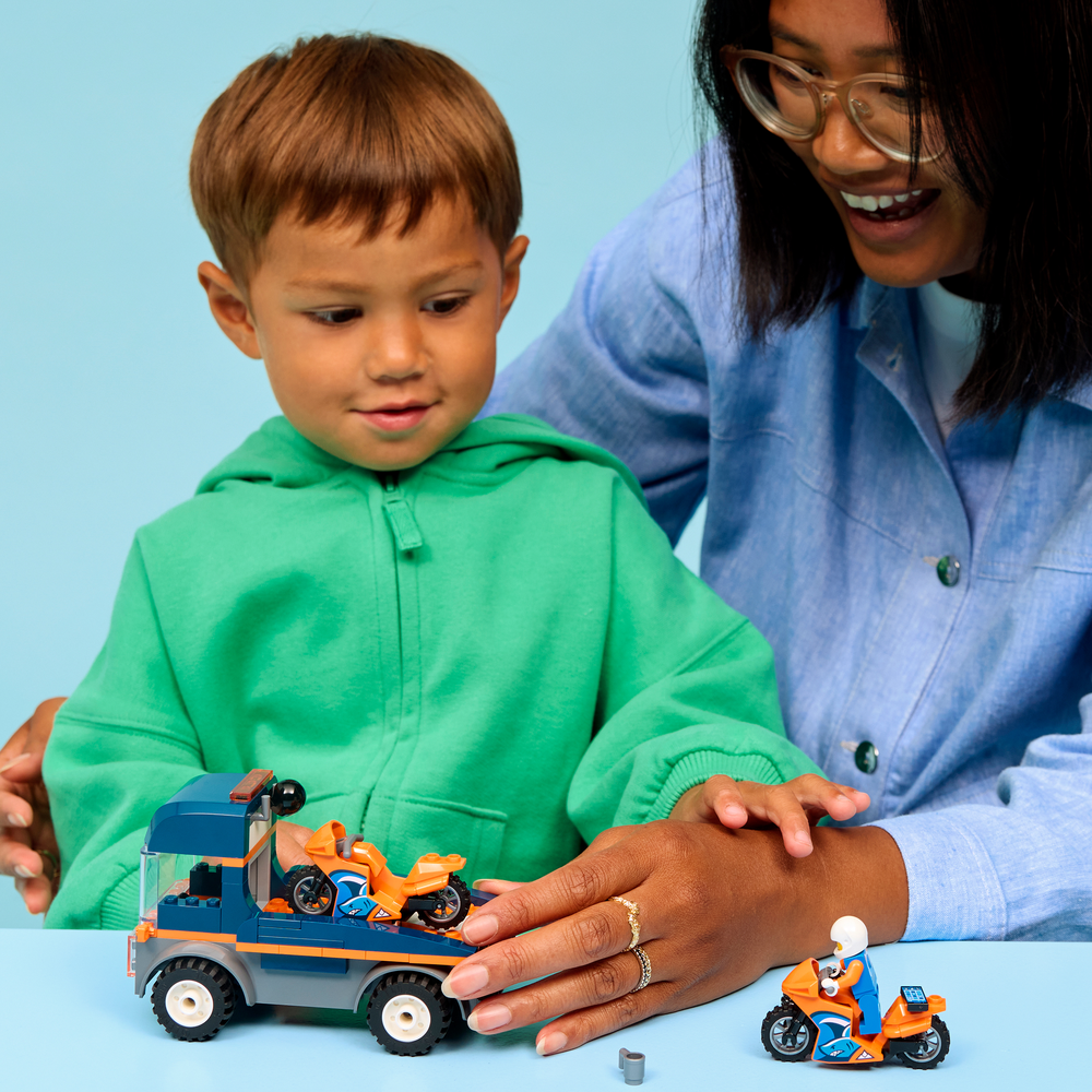 LEGO CITY Great Vehicles Motorcycle Transporter 60491 (3)