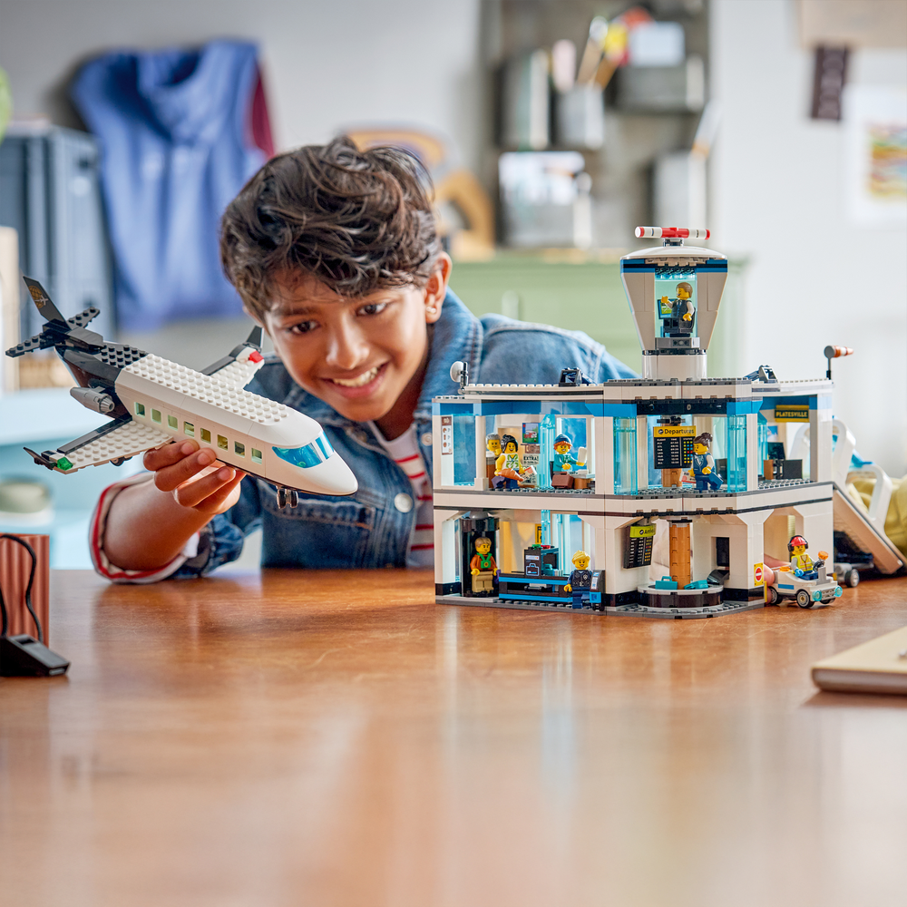 LEGO CITY My City Airport with Airplane 60502 (3)