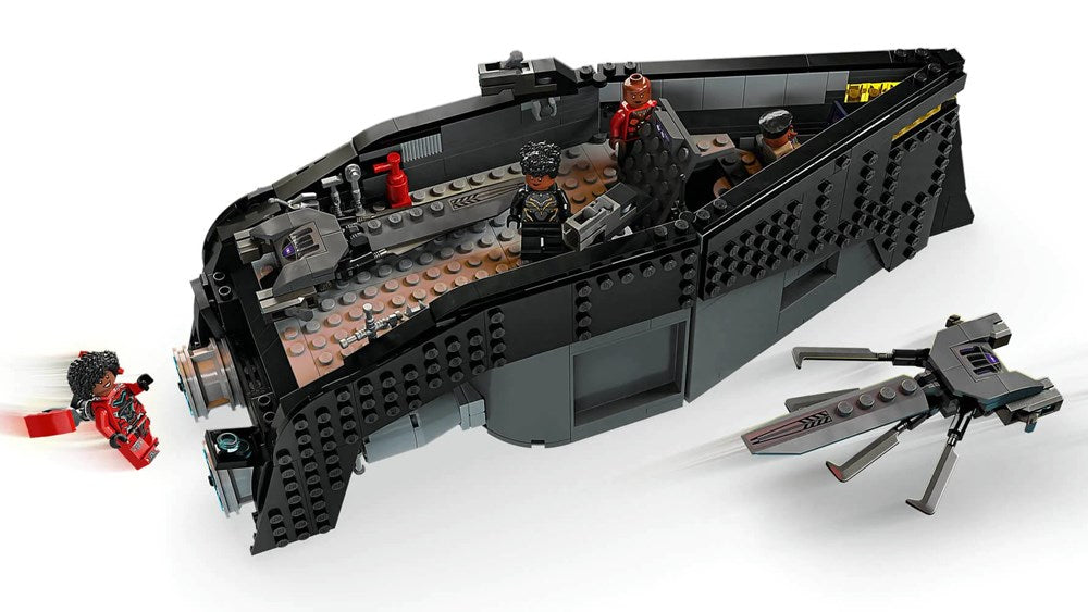 LEGO Black Panther: War on the Water 76214 (2)