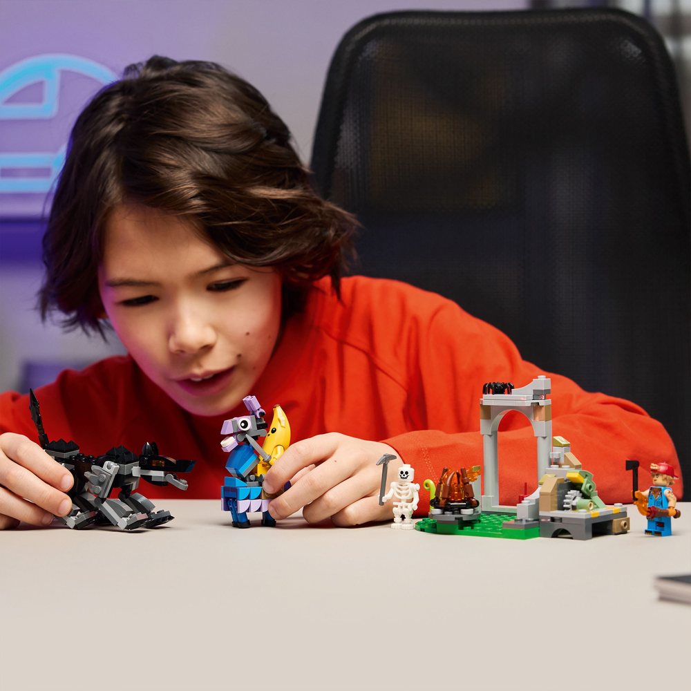 LEGO Fortnite Peely & Sparkplug's Camp 77075 (3)