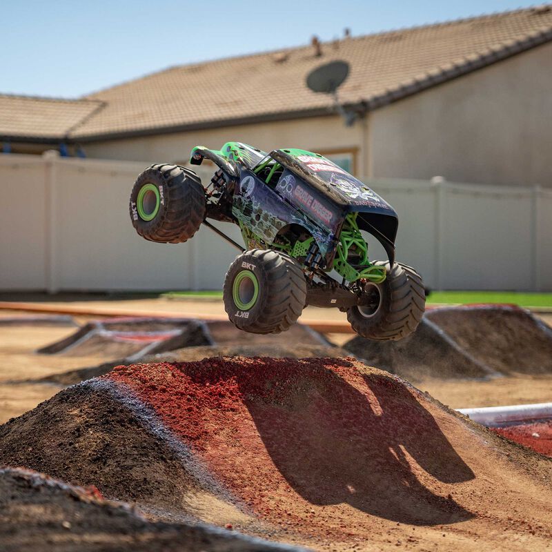 LOSI LMT 2.0 Grave Digger 4X4 Solid Axle Brushless RTR RC Monster Truck 1/8 Scale (22)