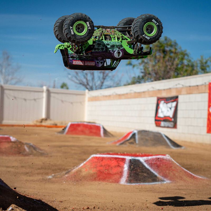 LOSI LMT 2.0 Grave Digger 4X4 Solid Axle Brushless RTR RC Monster Truck 1/8 Scale (21)