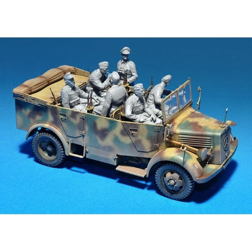 MiniArt 35139 1/35 GERMAN 4X4 CAR W/CREW - Hobby City NZ (7546280313069)
