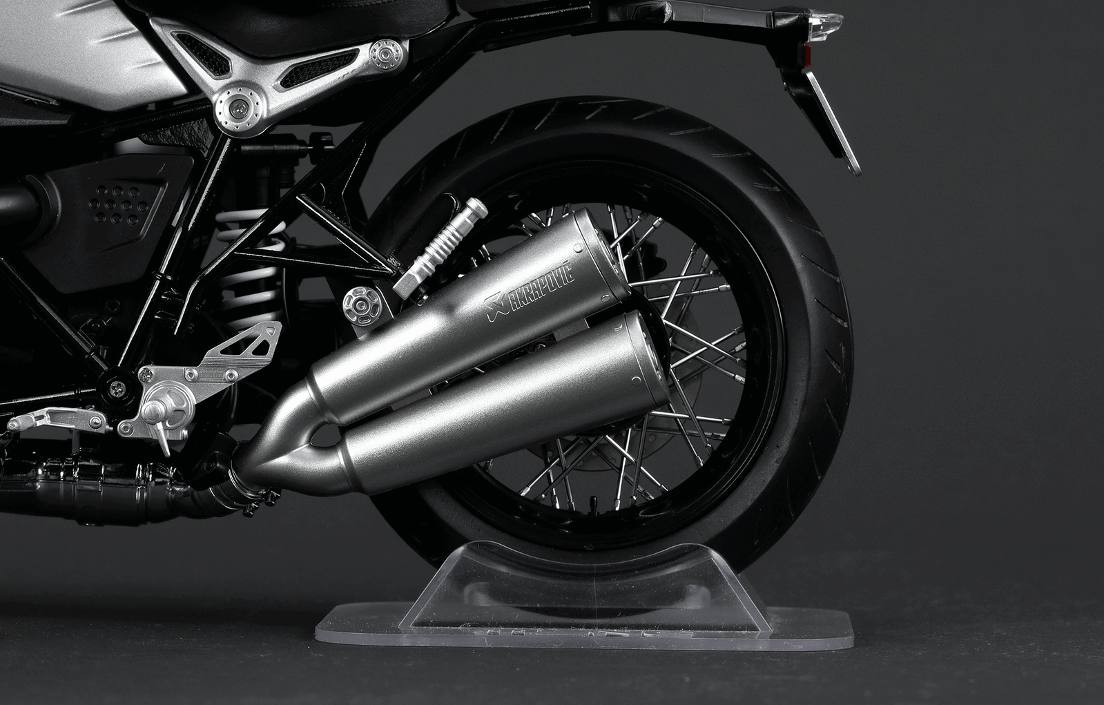 Meng MT-003v 1/9 BMW R nineT Option 719 Aluminium (Pre-colored Edition) - Hobby City NZ
