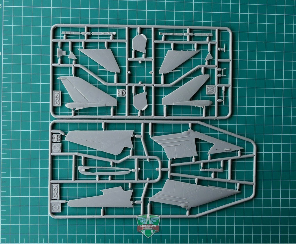 ModelSvit S-22I (Su-7IG) variable wing geometry (5)