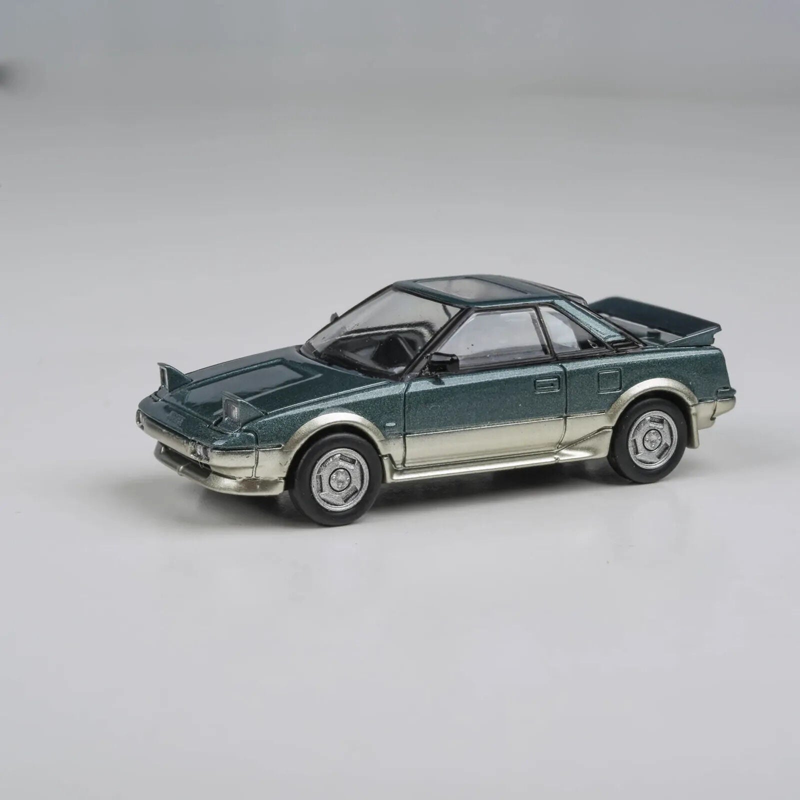 Para64 PA-65368 Toyota MR2 MK1 Green/Gold RHD Diecast Model Car