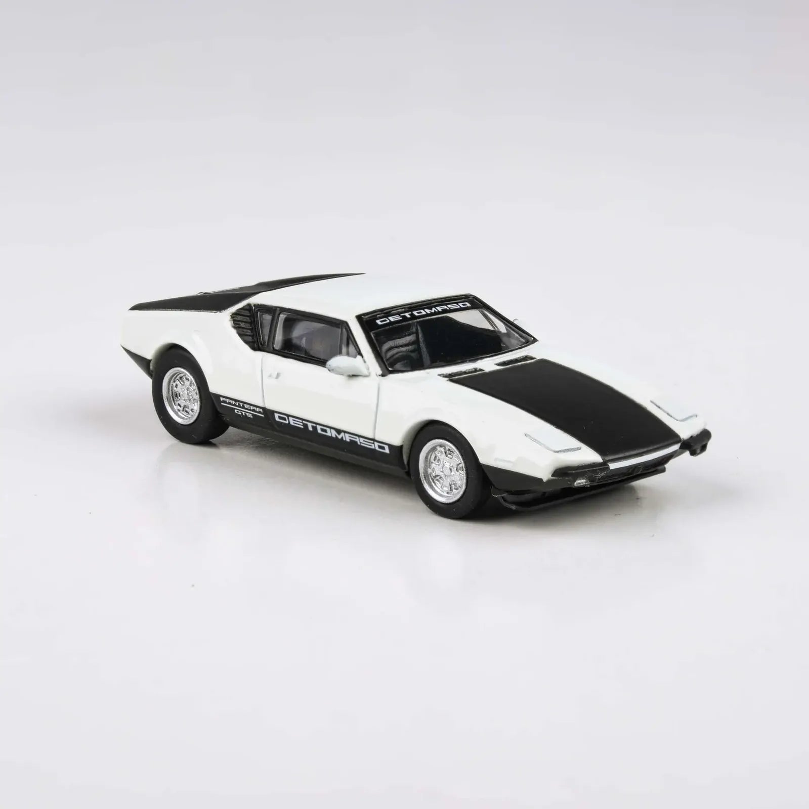 Para64 PA-65646 1972 De Tomaso Pantera White / Black Diecast Model Car