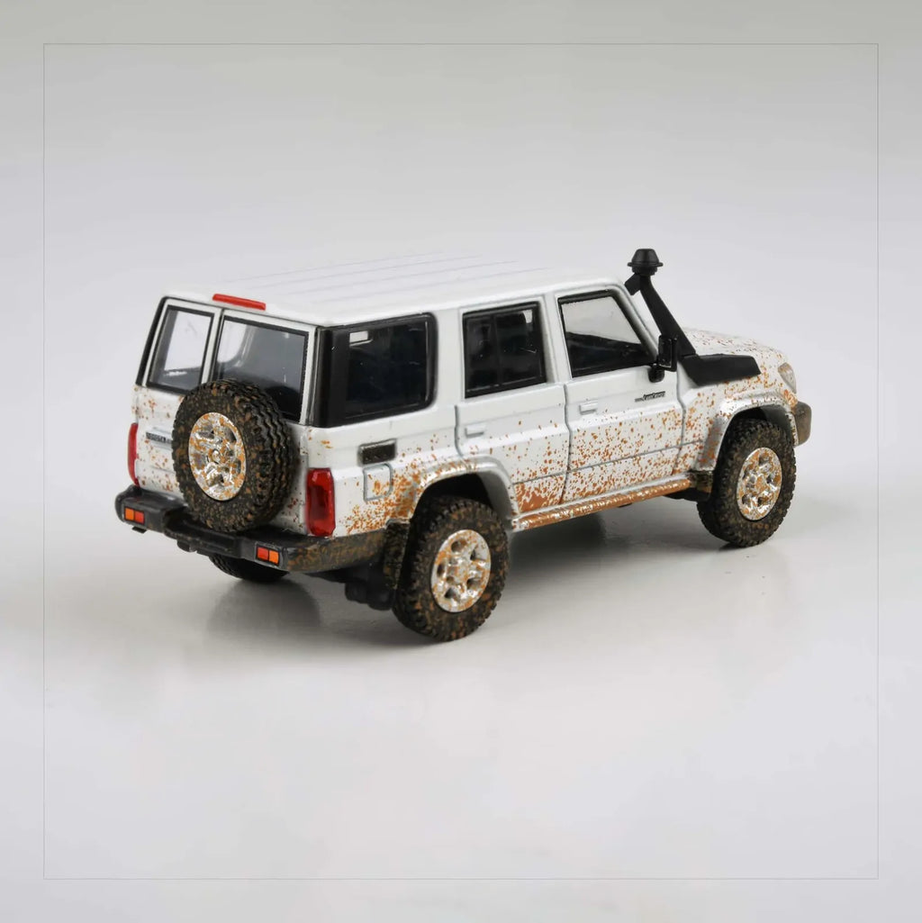 Para64 PA-66312 2014 Toyota Land Cruiser LC76 Off Road Effect Diecast Model Car